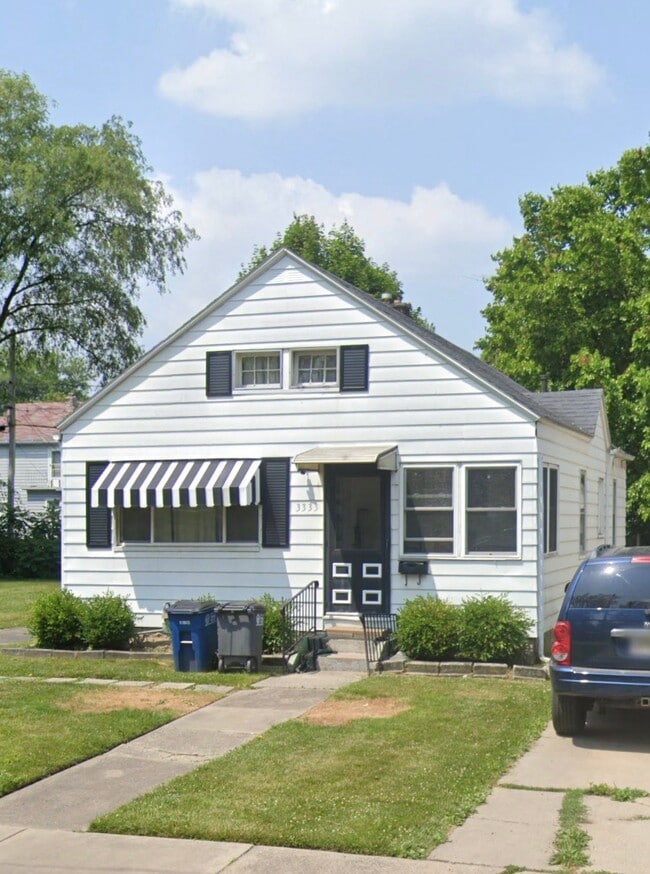 Building Photo - 3333 Blackstone Dr