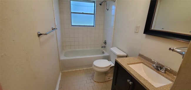 Building Photo - 616 Cambridge Dr