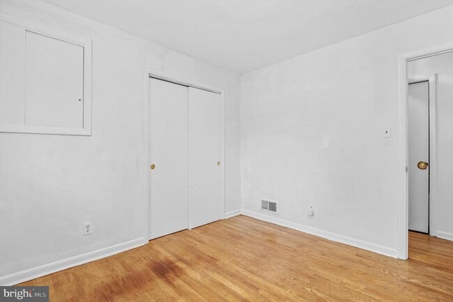 Building Photo - 6311 Barrs Ln