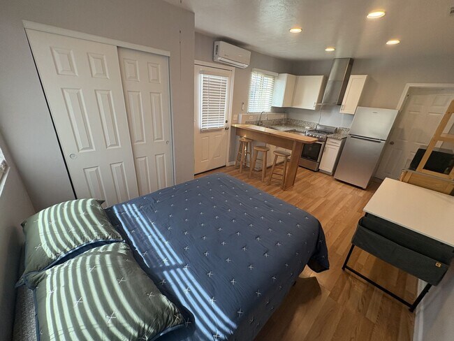 Building Photo - Beautiful furnished studio apartment