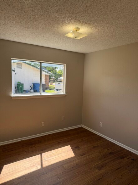 Building Photo - 4411 Jamestown Dr