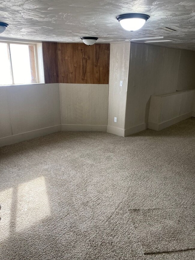 Building Photo - 4 bedroom 1.5 bath house in Tama Iowa
