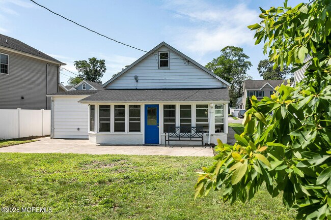 Building Photo - 608 Mercer Ave