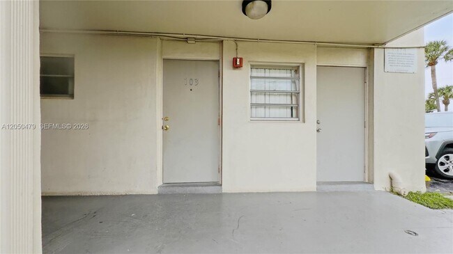 Building Photo - 16450 Miami Dr