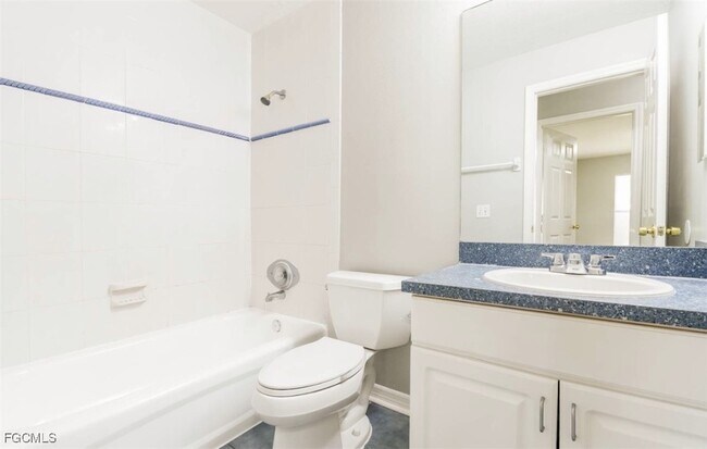 Building Photo - 3919 SE 2nd Pl