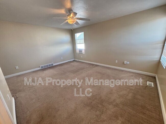 Building Photo - 31 Kintail St