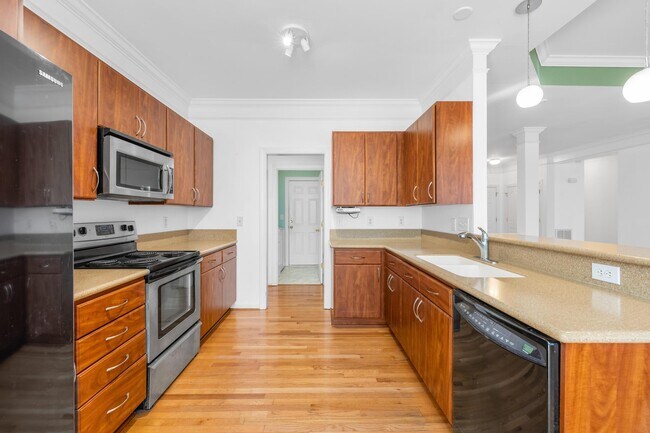 Building Photo - 8422 Bampton Dr