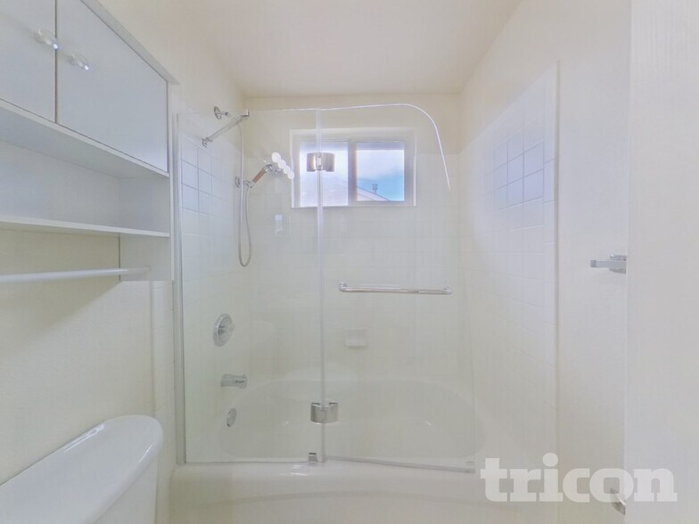 Building Photo - 5504 Vermillion Bluffs Dr