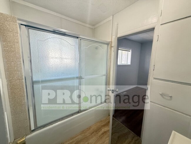 Building Photo - Charming 4 Bed / 2 Bath Home with Vintage ...