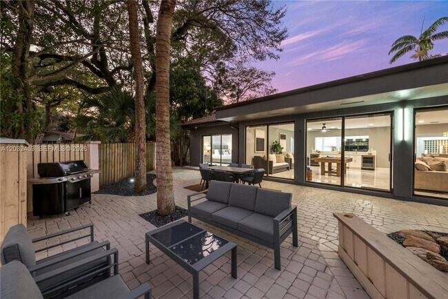 Building Photo - 1030 SW 14th Terrace