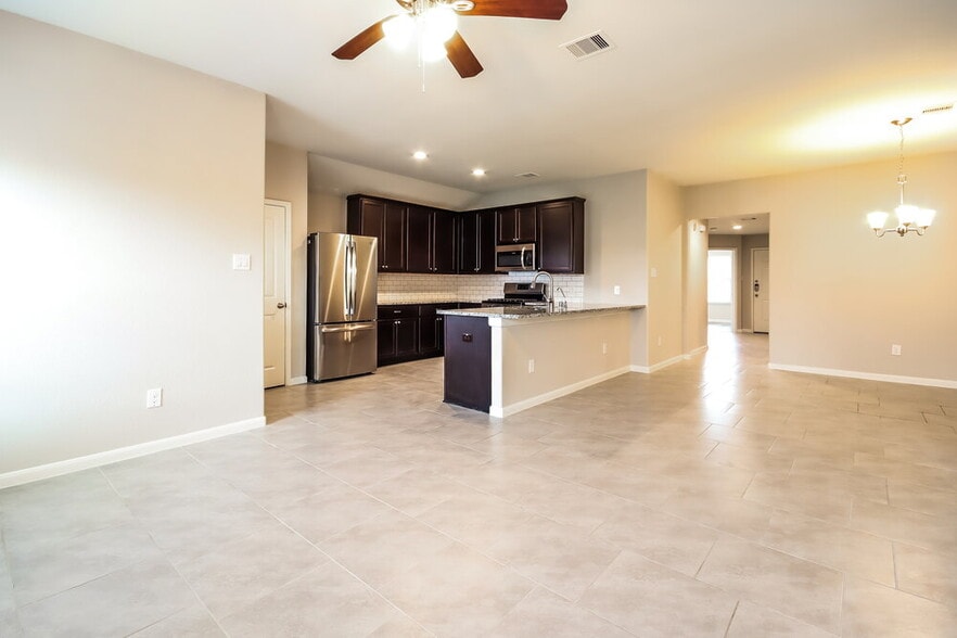 Building Photo - 622 Harvest Bluff Dr