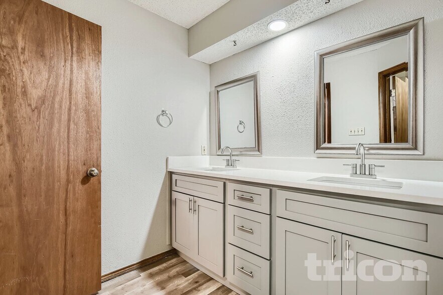 Building Photo - 736 Highland Crest Dr