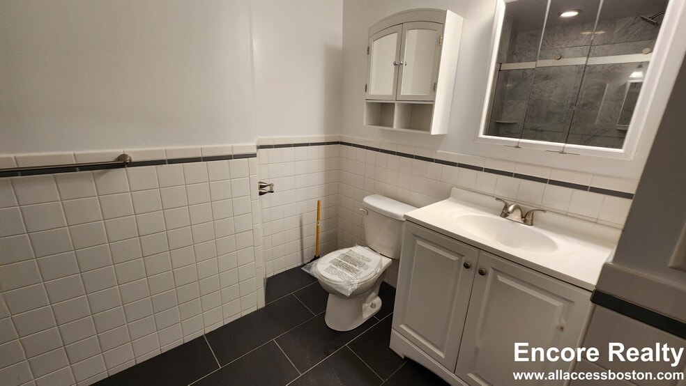 Building Photo - 1404 Beacon St