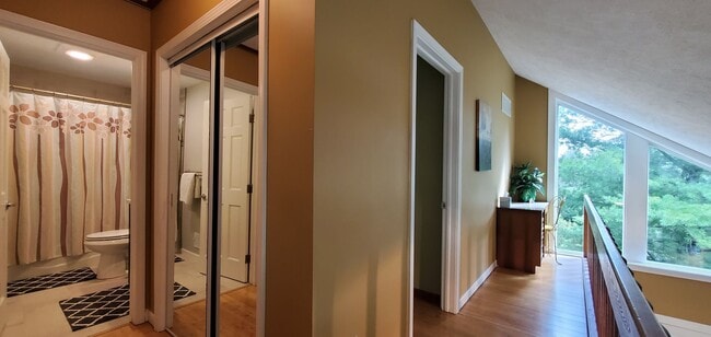 Building Photo - Off-Season Rental | Available 10/15/25 – 5...