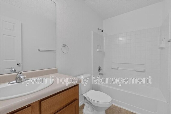 Building Photo - 2824 Merlot Dr SW