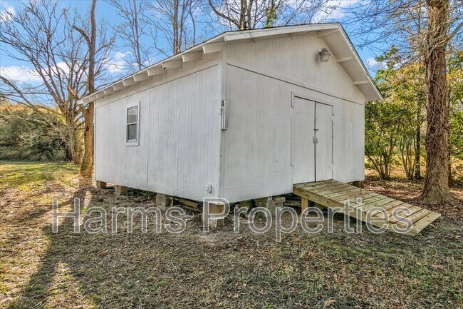 Building Photo - 185 Weiss Bluff Rd