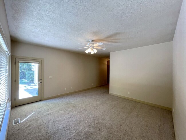 Building Photo - Beautiful 4 bed 3.5 bath home in Eagle jus...