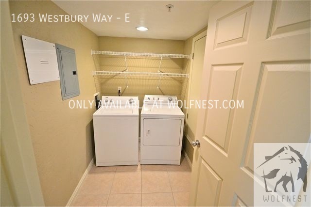 Building Photo - No Security Deposit Option! Amazing 3 Bedr...