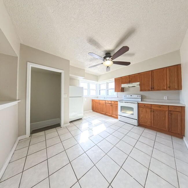 Building Photo - Newly remodeled 2 Bedroom 1 Bath Home