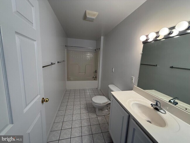 Building Photo - 11 Taft Ave