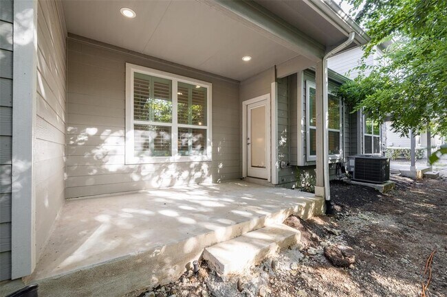 Building Photo - 1705 Roseburg Dr