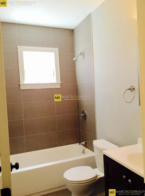 Building Photo - 49 Beech Glen St