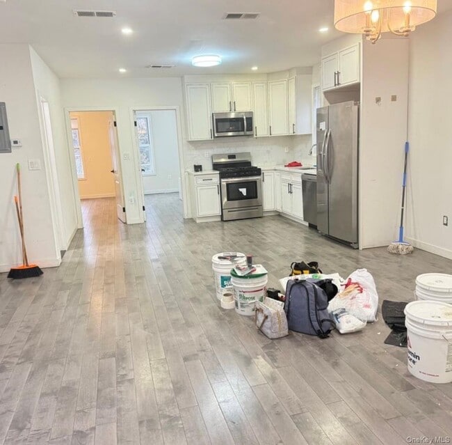 Building Photo - 76-19 85th Dr