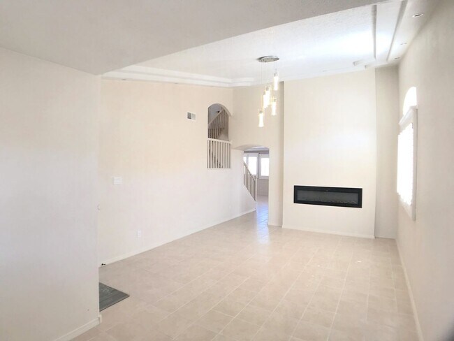 Building Photo - Don't Miss Out! Spacious 3 Bed, 2.5 Bath Home in Los Lunas – Open Layout & Prime Location