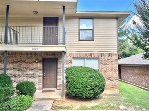 Building Photo - 2620 Bolivar St