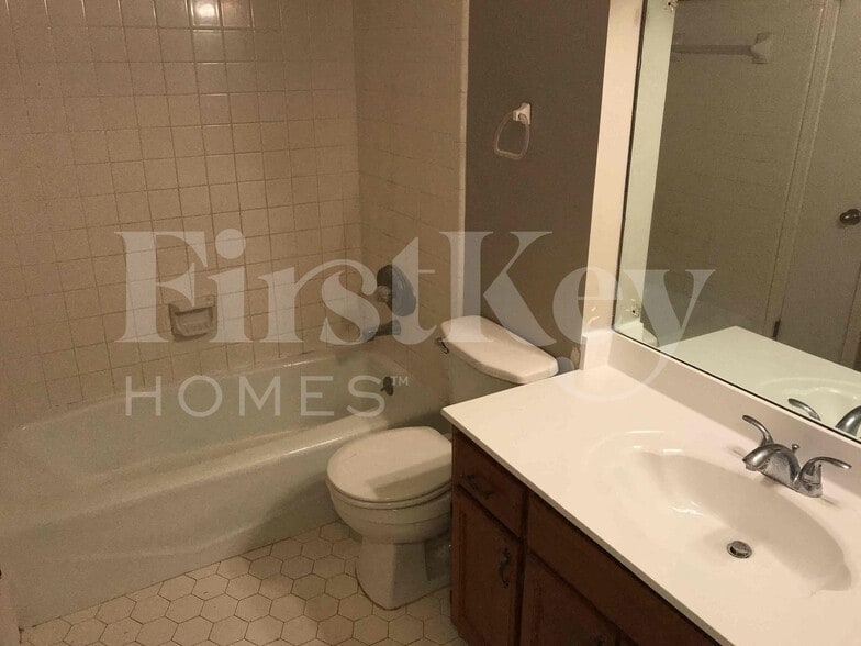 Building Photo - 5015 Hickory Bark Dr