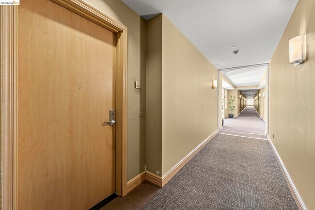 Building Photo - 1 Lakeside Dr