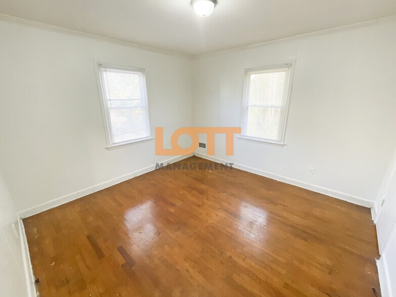 Building Photo - 42 West Ave