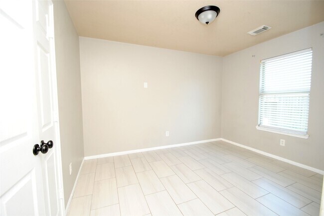 Building Photo - 5910 Sugar Field Ln