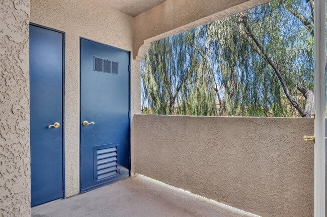 Building Photo - 10245 S Maryland Pkwy