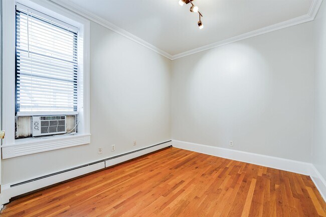 Building Photo - 1115 Willow Ave