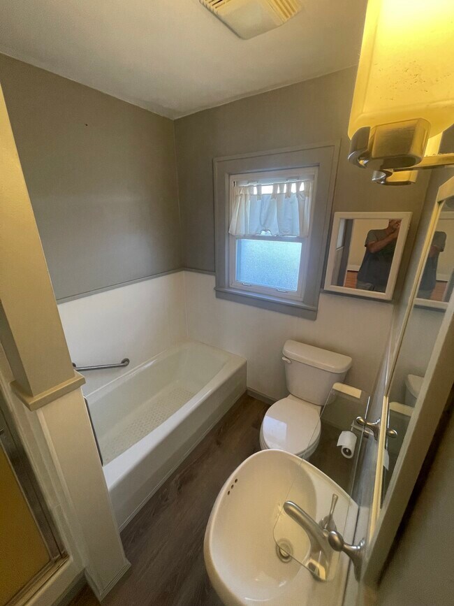 Bathroom - 1801 S Olive St