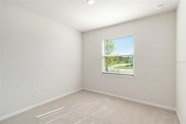 Building Photo - 604 160TH St