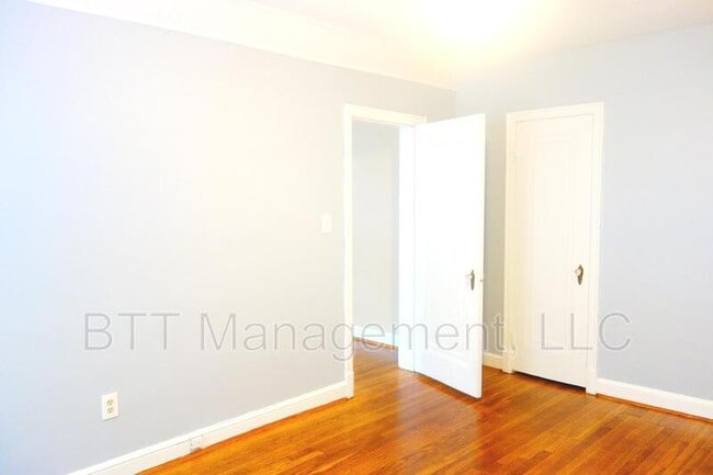 Building Photo - 8409 Greenwood Ave