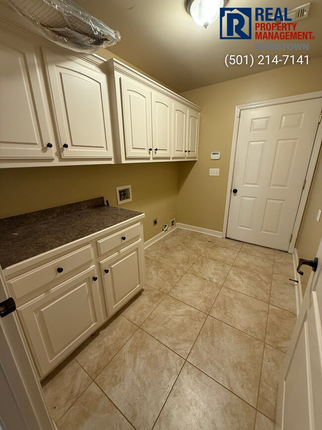 Building Photo - 1609 White Oak Cir