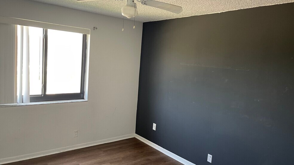 Building Photo - 3700 N Pine Island Rd