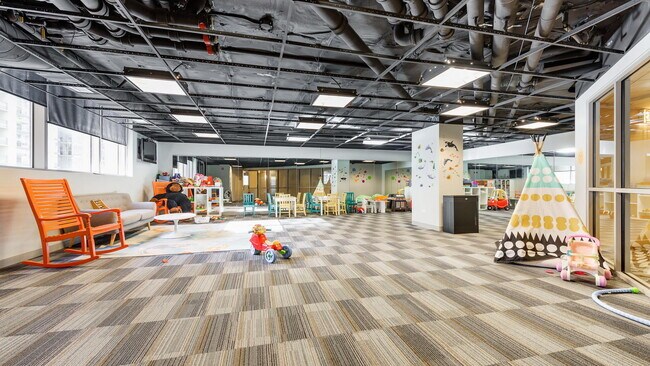 Building Photo - 420 E Waterside Dr