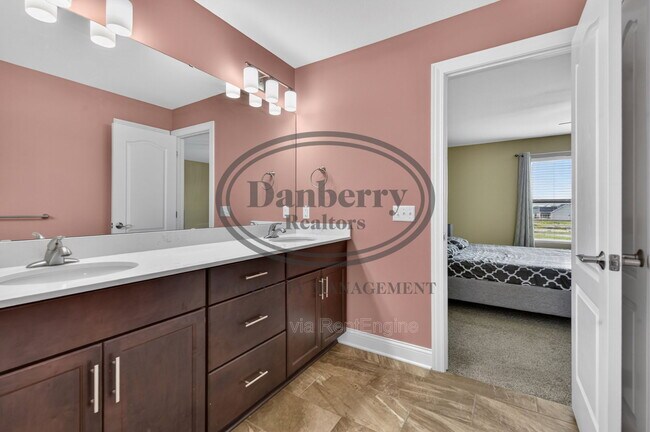 Building Photo - 24989 Reddington Ct
