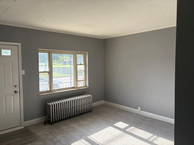 Building Photo - 2756 Latonia Ave