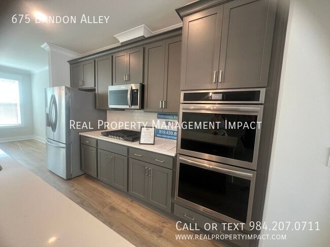 Building Photo - 675 Bandon Aly