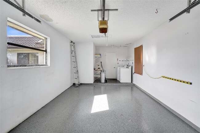 Building Photo - 125 Lake Paula Dr