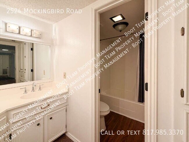 Building Photo - 2524 Mockingbird Rd