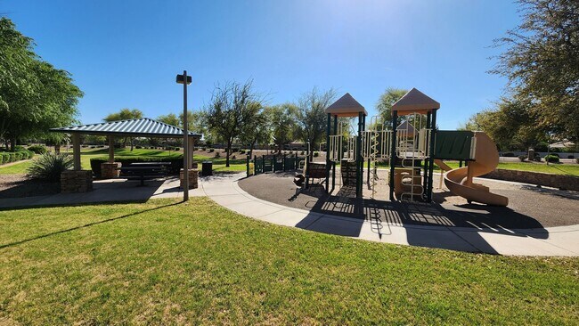 Building Photo - 4 Bedroom Home in the Kerby Estates Commun...