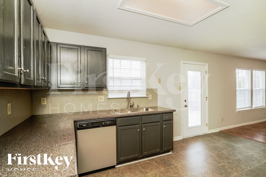 Building Photo - 339 Winterset Way