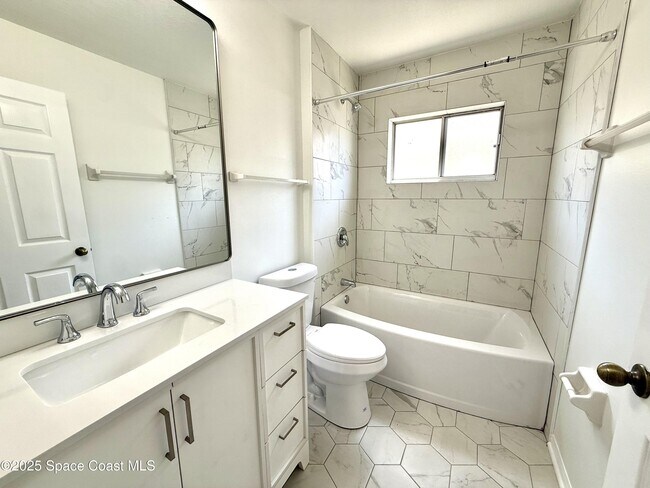 Building Photo - 4756 Silver Heron Dr