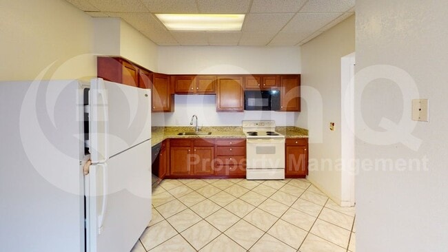 Primary Photo - 652 N Drew St W